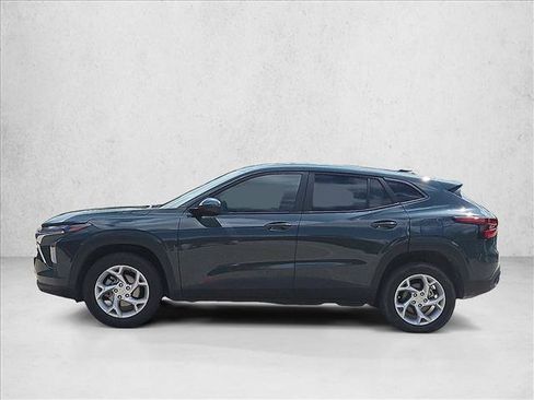 Used 2025 Chevrolet Trax LS w/ LS Convenience Package FWD image 9
