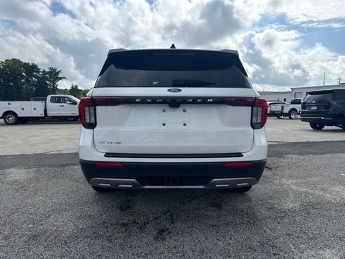 Used 2025 Ford Explorer Active w/ Active Comfort Package RWD image 4
