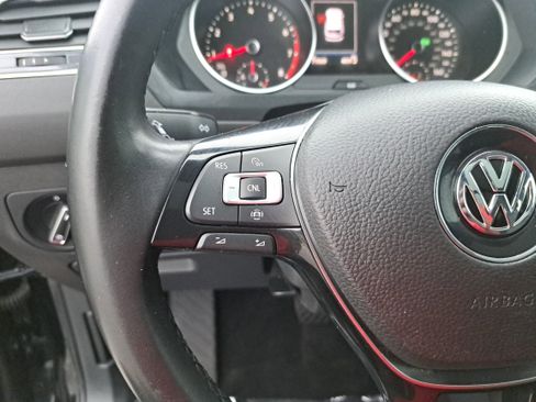 Used 2019 Volkswagen Tiguan SE FWD image 17