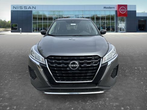 Certified 2025 Nissan Kicks Play S image 2