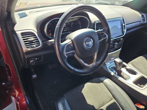 Used 2019 Jeep Grand Cherokee Altitude AWD/4WD image 13