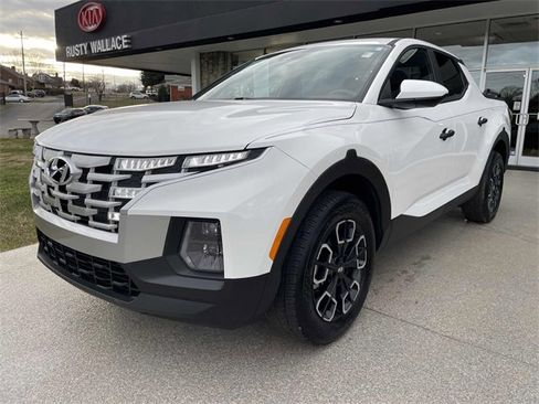 Used 2024 Hyundai Santa Cruz SE image 3