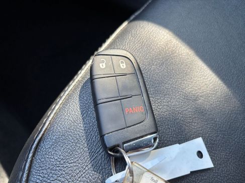 Used 2025 Jeep Compass Trailhawk AWD/4WD image 21