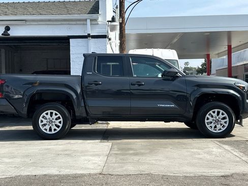 Used 2025 Toyota Tacoma SR5 image 3
