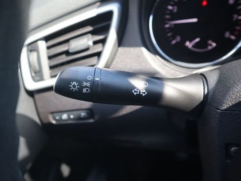 Used 2016 Nissan Rogue S image 21