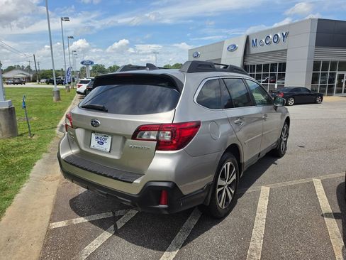 Used 2018 Subaru Outback 2.5i Limited AWD/4WD image 5