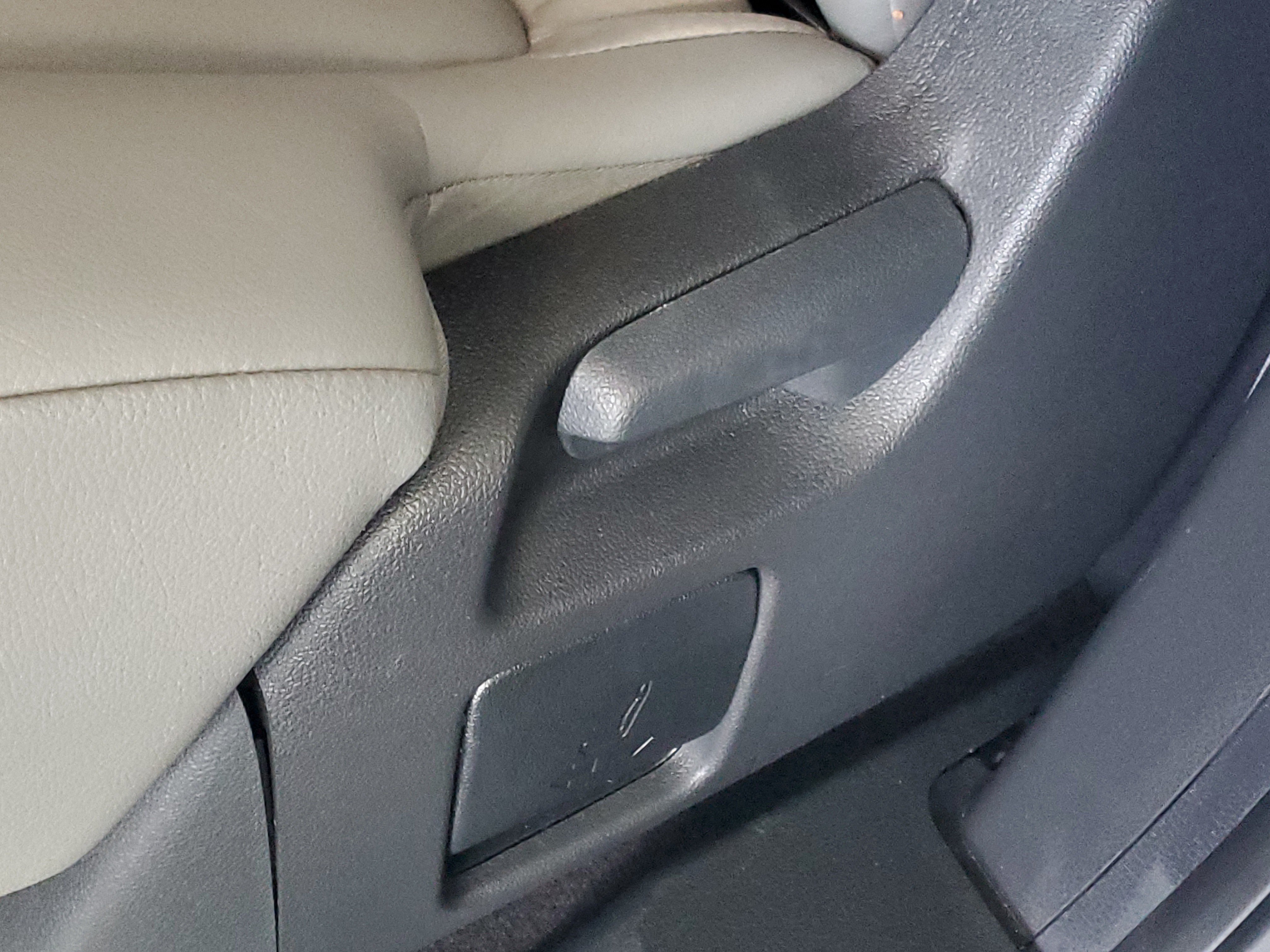 Certified 2025 Toyota Sienna XLE FWD image 15