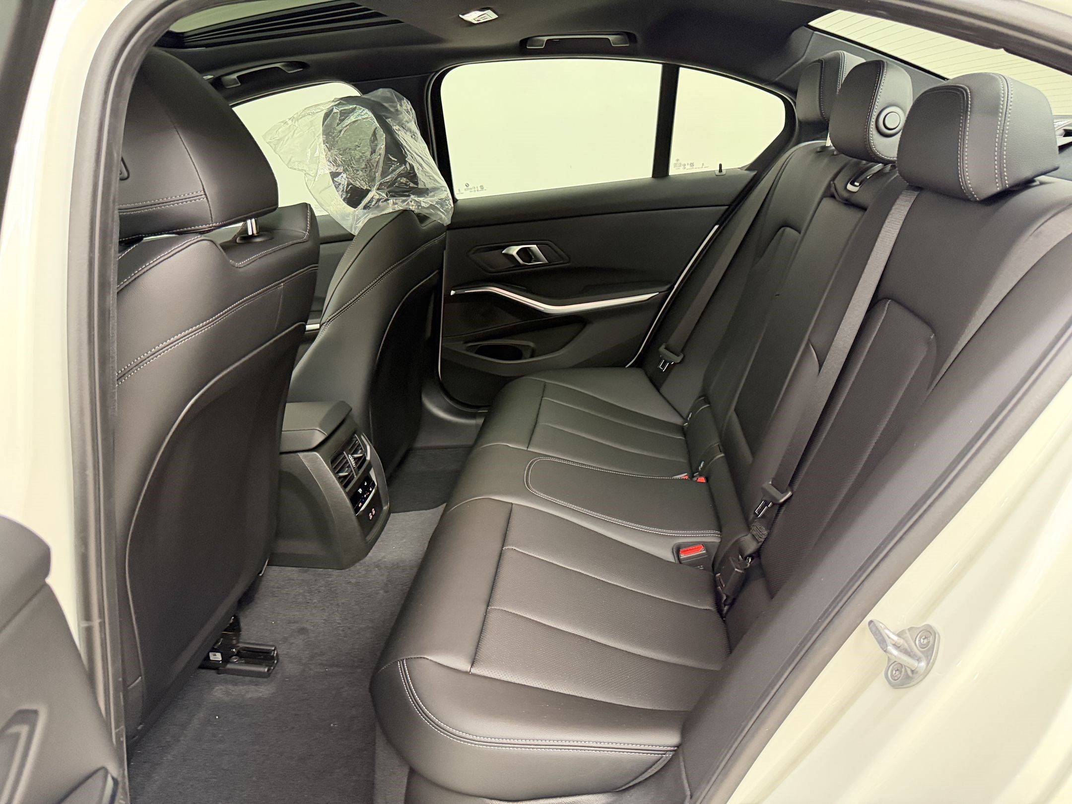 New 2026 BMW 330i Sedan w/ Convenience Package RWD image 23
