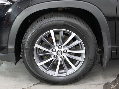 Used 2018 Toyota Highlander AWD V6 image 29