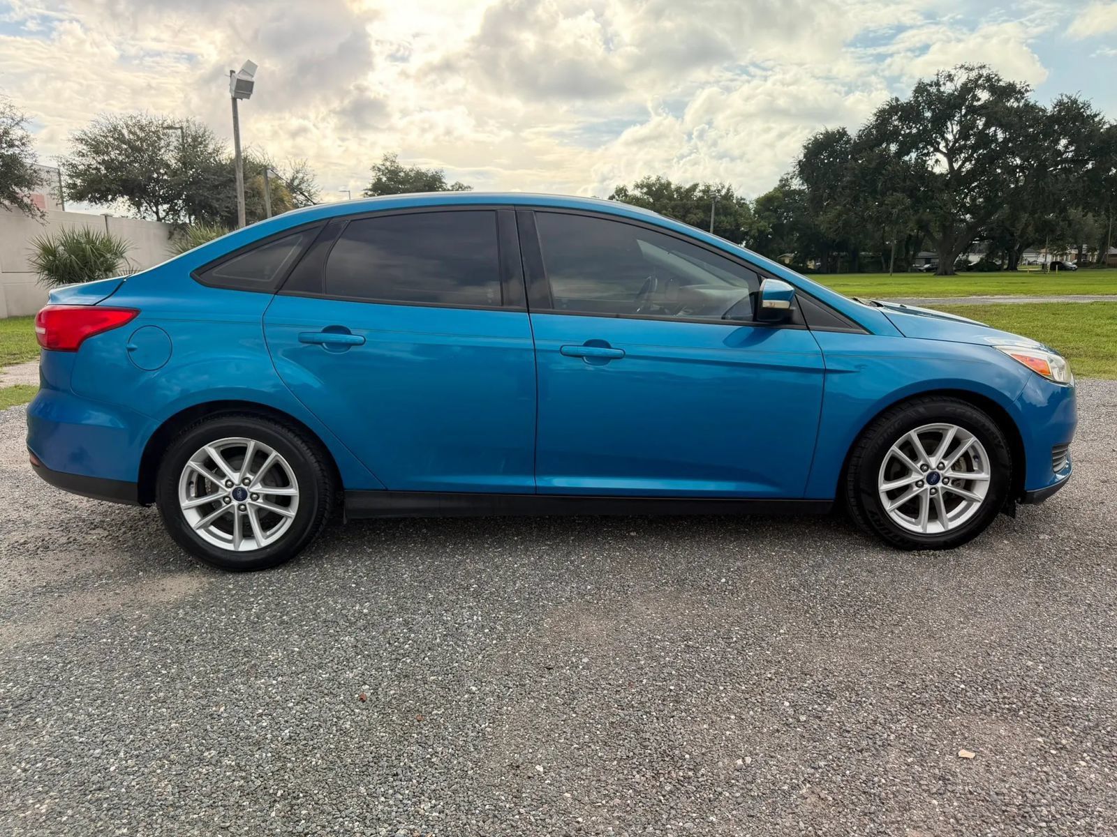 Used 2016 Ford Focus SE w/ Reverse Sensing Package FWD image 4