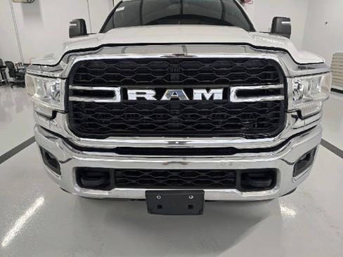 Used 2024 RAM 2500 Tradesman w/ Chrome Appearance Group AWD/4WD image 4