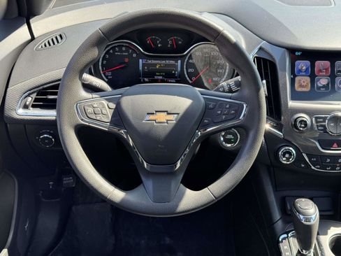 Used 2018 Chevrolet Cruze LT w/ Sun And Sound Package FWD image 12