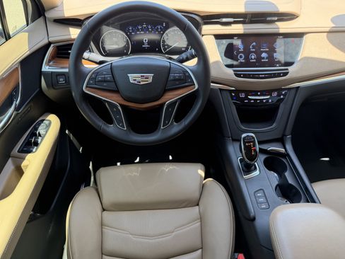 Used 2017 Cadillac XT5 Platinum AWD/4WD image 13