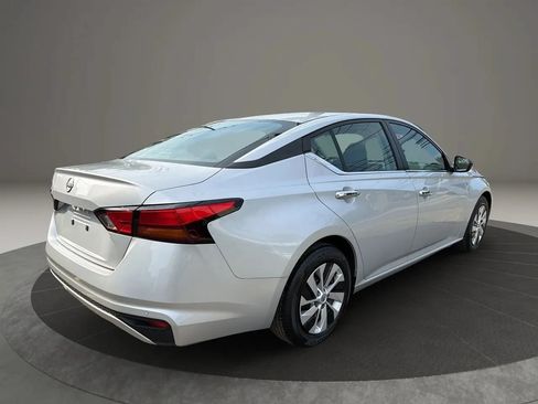 Used 2024 Nissan Altima 2.5 S FWD image 5