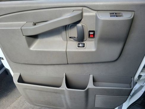 Used 2020 Chevrolet Express 3500 LS image 18