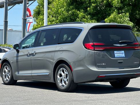 Certified 2023 Chrysler Pacifica Limited image 6