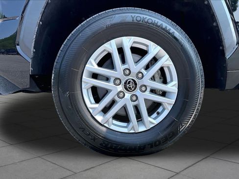 Used 2023 Toyota Tundra SR5 w/ SR5 Premium Package AWD/4WD image 11
