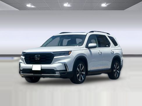 New 2025 Honda Pilot Touring image 2