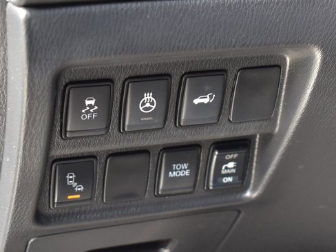 Used 2019 Nissan Pathfinder SL image 16