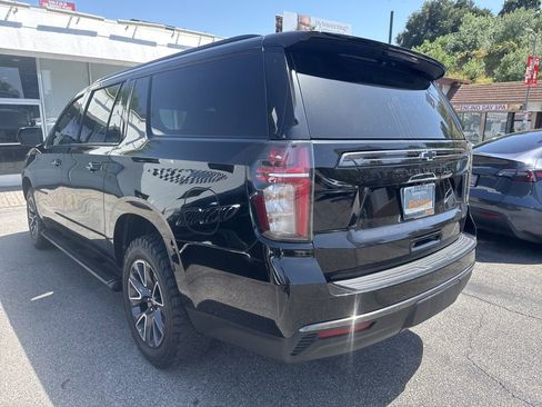 Used 2022 Chevrolet Suburban Z71 image 4