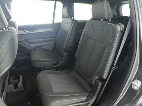 New 2025 Jeep Grand Cherokee L Laredo image 23