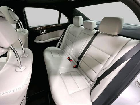 Used 2010 Mercedes-Benz E 350 Sedan image 20