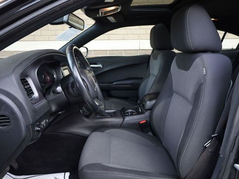 Used 2017 Dodge Charger SE w/ Power Sunroof Group RWD image 14