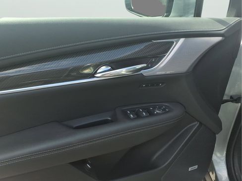 Used 2024 Cadillac XT6 Sport image 9