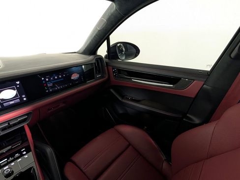 Certified 2024 Porsche Cayenne Turbo GT image 23
