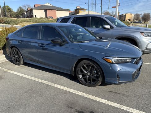 Used 2025 Honda Civic Sport CVT image 2