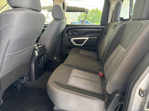 Used 2021 Nissan Titan SV w/ SV Convenience Package RWD image 11