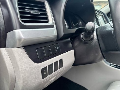 Used 2015 Toyota Highlander XLE AWD/4WD image 29