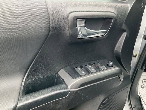 Used 2021 Toyota Tacoma TRD Off-Road image 18