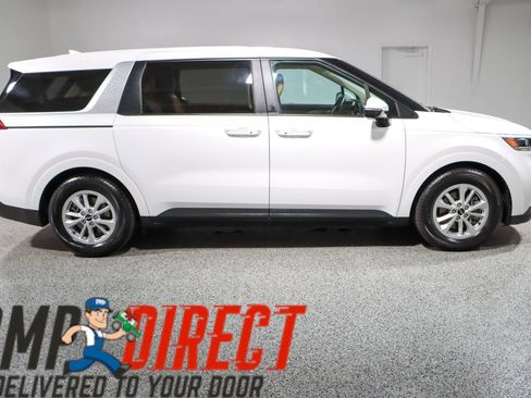 Used 2024 Kia Carnival LX FWD image 6