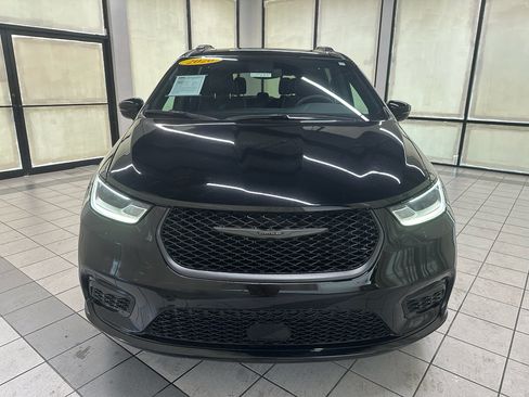 Used 2026 Chrysler Pacifica Limited w/ S Appearance Package FWD image 13