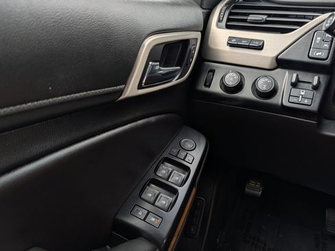 Used 2019 GMC Yukon XL Denali AWD/4WD image 26