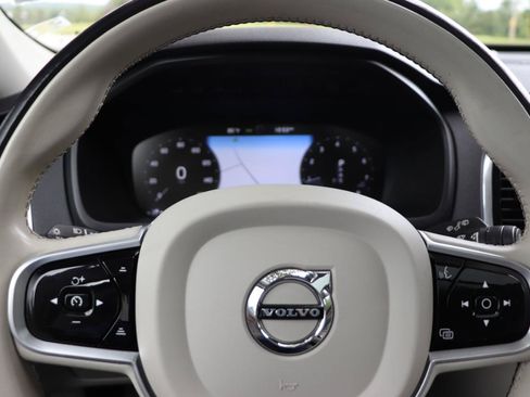 Used 2022 Volvo XC90 T6 Momentum AWD/4WD image 11