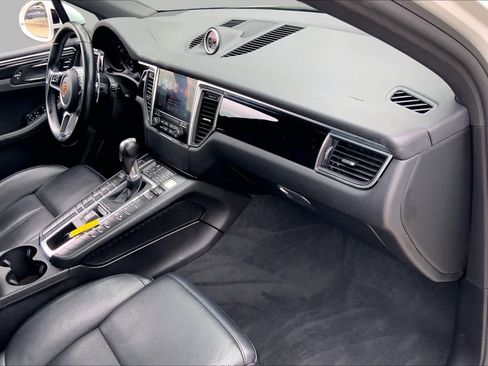 Used 2018 Porsche Macan AWD/4WD image 18