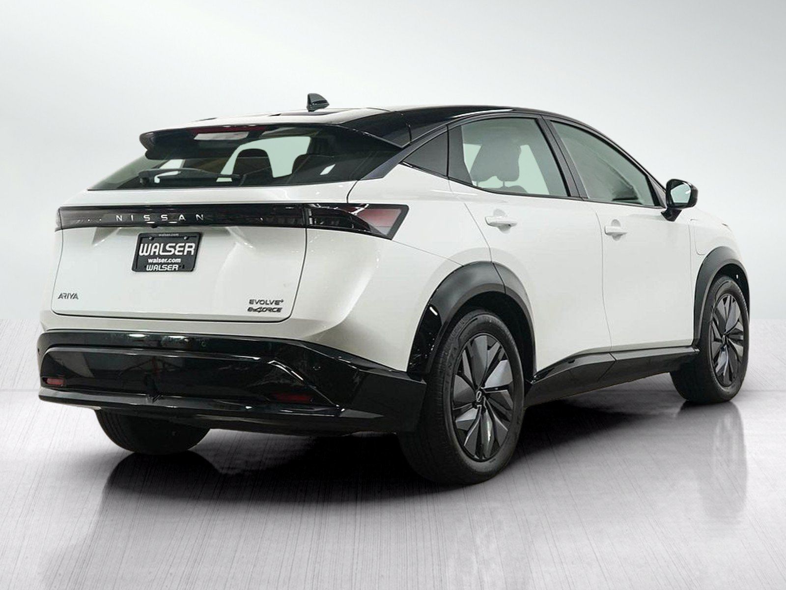 Used 2023 Nissan Ariya AWD image 6