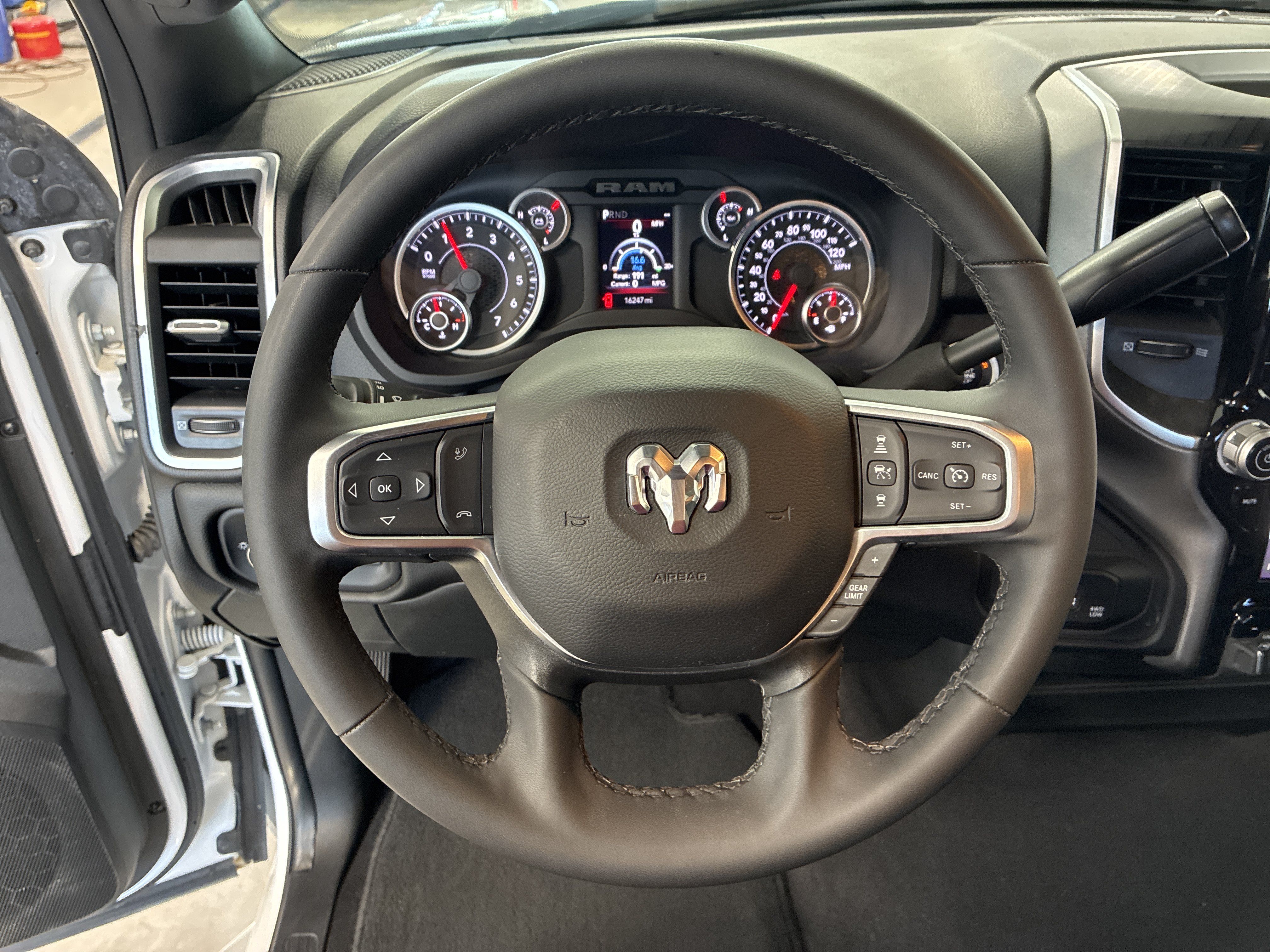 Certified 2025 RAM 2500 Big Horn AWD/4WD image 26