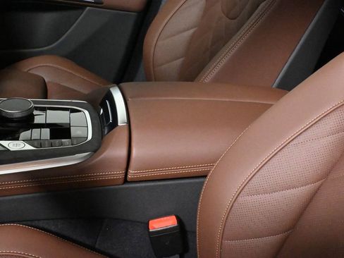 Used 2026 BMW X5 xDrive40i w/ M Sport Package image 26