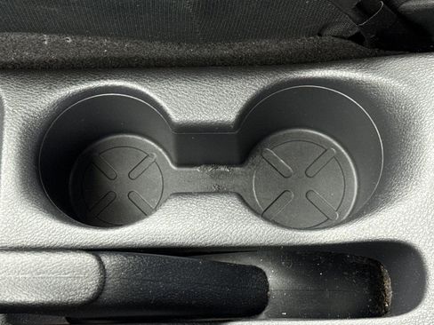 Used 2020 Nissan Kicks S image 32