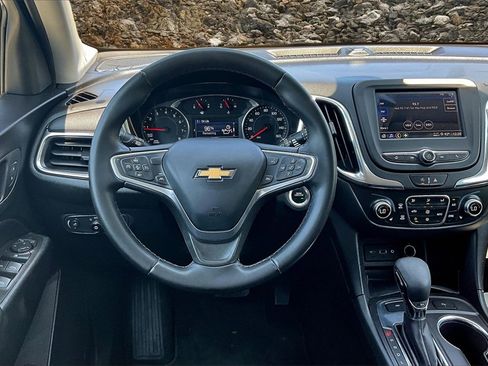 Used 2023 Chevrolet Equinox LT w/ Driver Convenience Package image 5