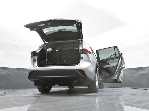 Used 2022 Toyota Highlander LE image 48