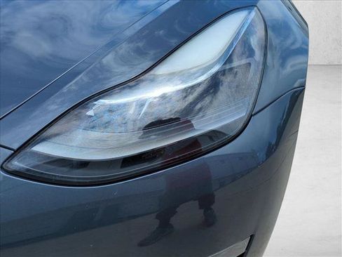 Used 2022 Tesla Model 3 Standard Range RWD image 9