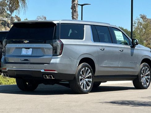 New 2026 Chevrolet Suburban High Country AWD/4WD image 4