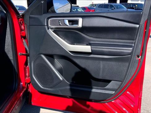 Used 2022 Ford Explorer XLT image 21