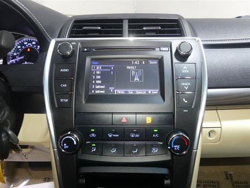 Used 2017 Toyota Camry LE FWD image 35