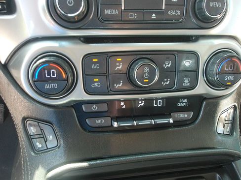 Used 2018 Chevrolet Suburban Premier RWD image 17