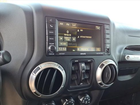 Used 2016 Jeep Wrangler Unlimited Rubicon w/ Dual Top Group image 8